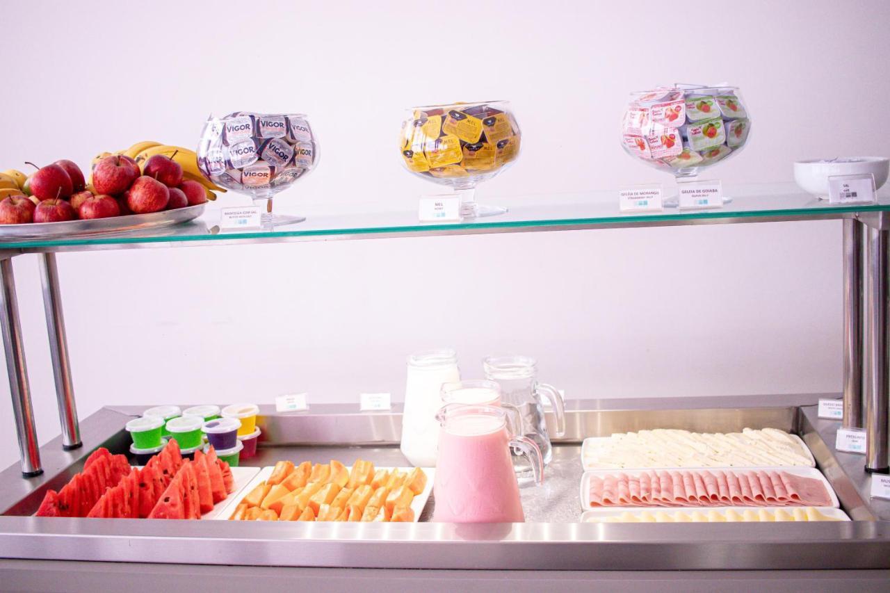 Hotel H2 Congonhas 외부 사진 A buffet with cold cuts