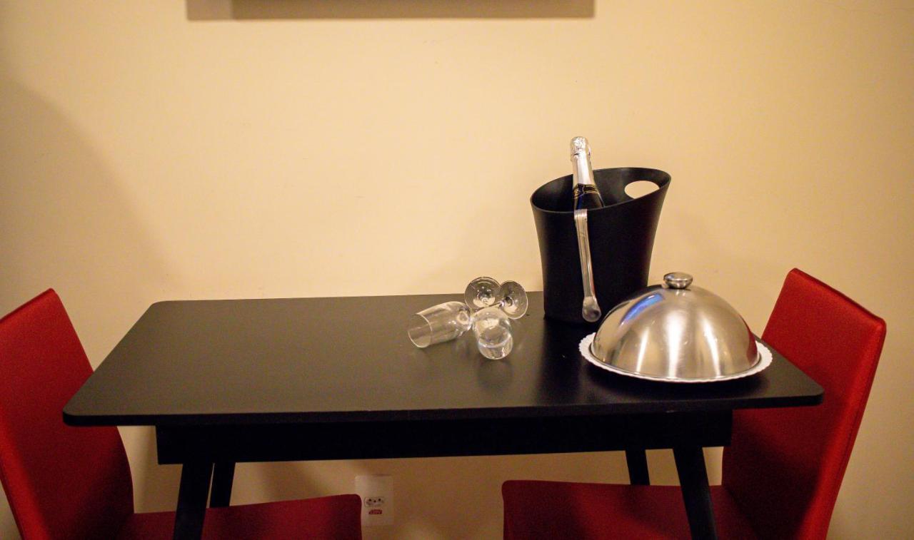 Hotel H2 Congonhas 외부 사진 A champagne bucket