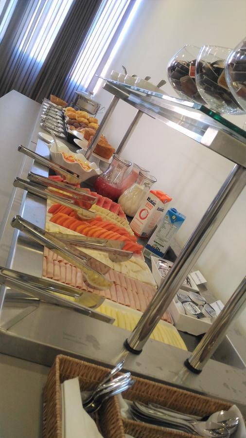 Hotel H2 Congonhas 외부 사진 A buffet at a hotel