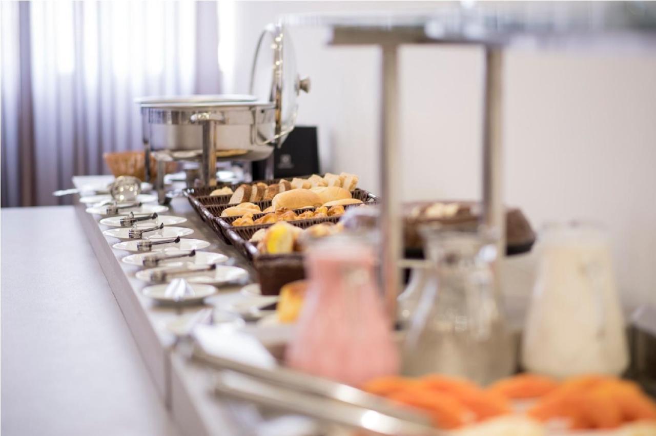 Hotel H2 Congonhas 외부 사진 A buffet